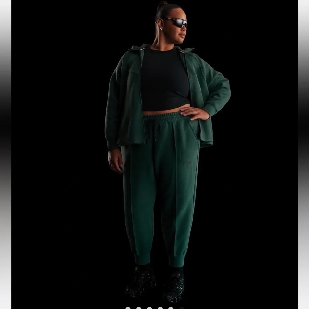 Nike Sportswear Tech Fleece Women's Mid-Rise Joggers (Plus Size) NWT